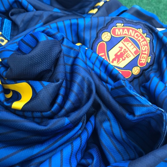 MANCHESTER UNITED THIRD KIT 21/22 - Picture 5 of 5